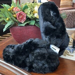 Brand New PINK Victoria’s Secret Cozy Faux Fur Platform Slippers Black Slides